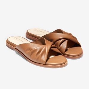 COLE HAAN ALYX CARAMEL SLIDES 9.5